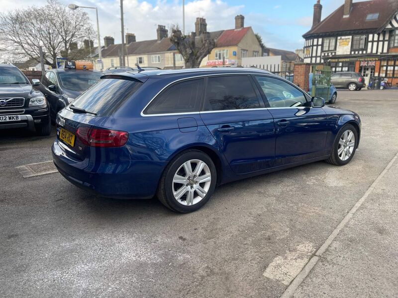 AUDI A4 AVANT