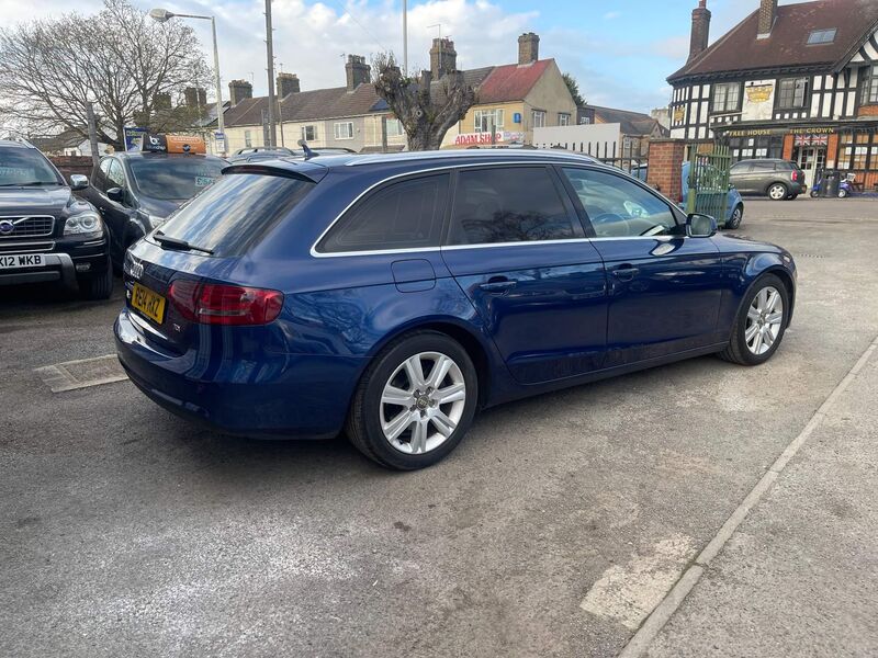 AUDI A4 AVANT