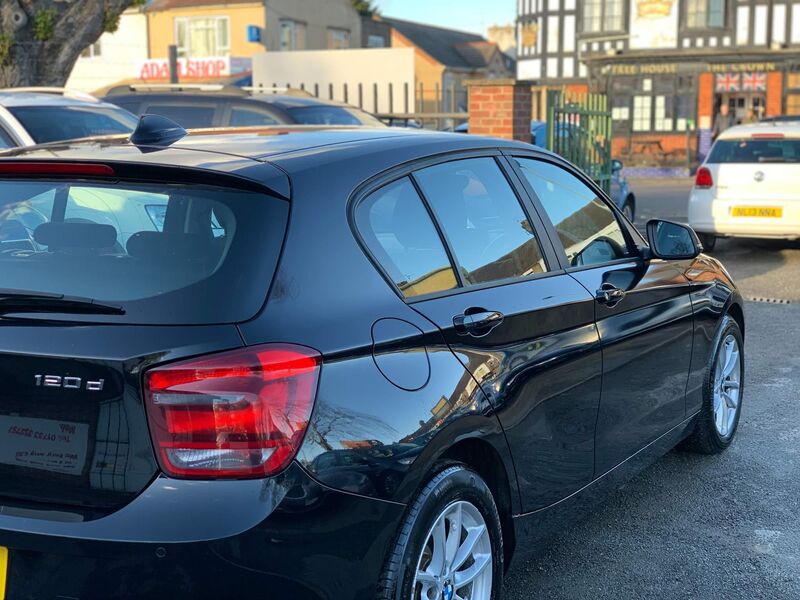 BMW 1 SERIES