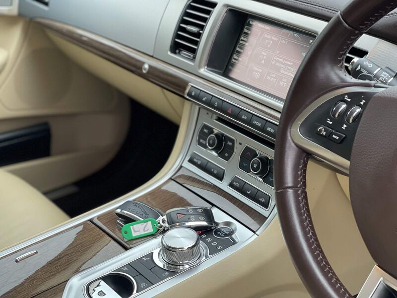 JAGUAR XF