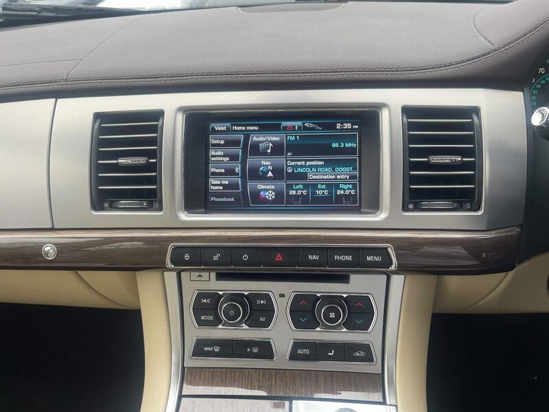 JAGUAR XF