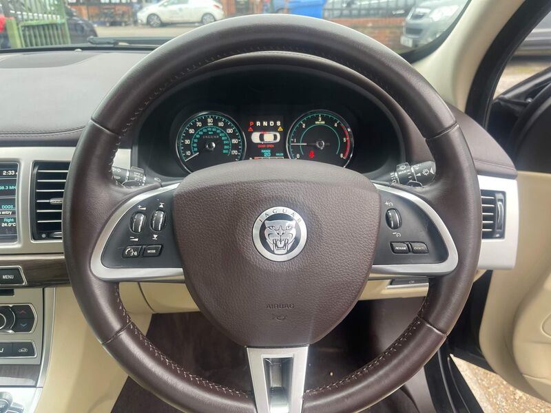JAGUAR XF