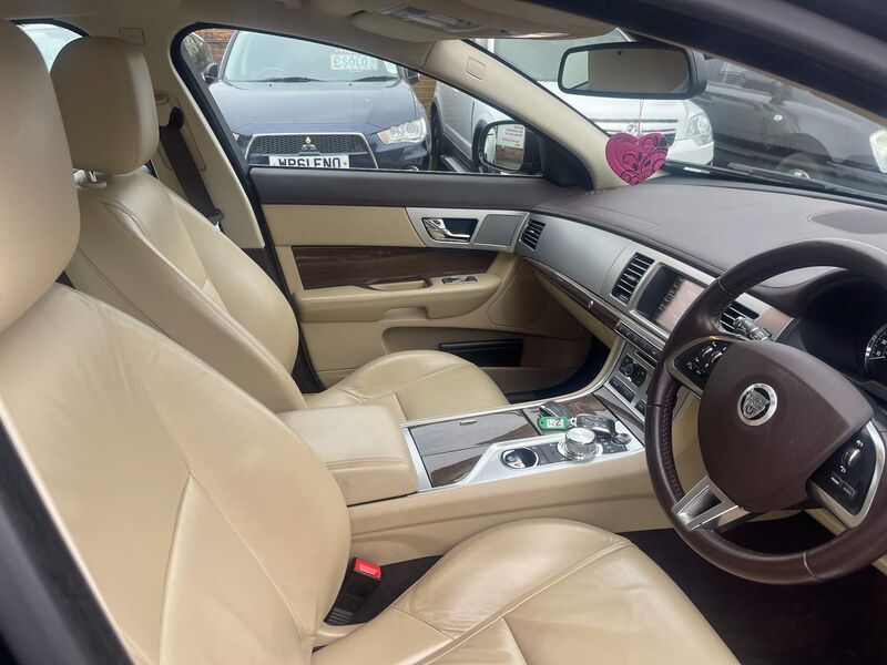 JAGUAR XF