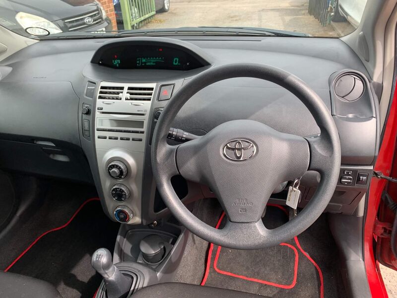 TOYOTA YARIS