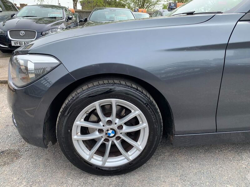 BMW 1 SERIES