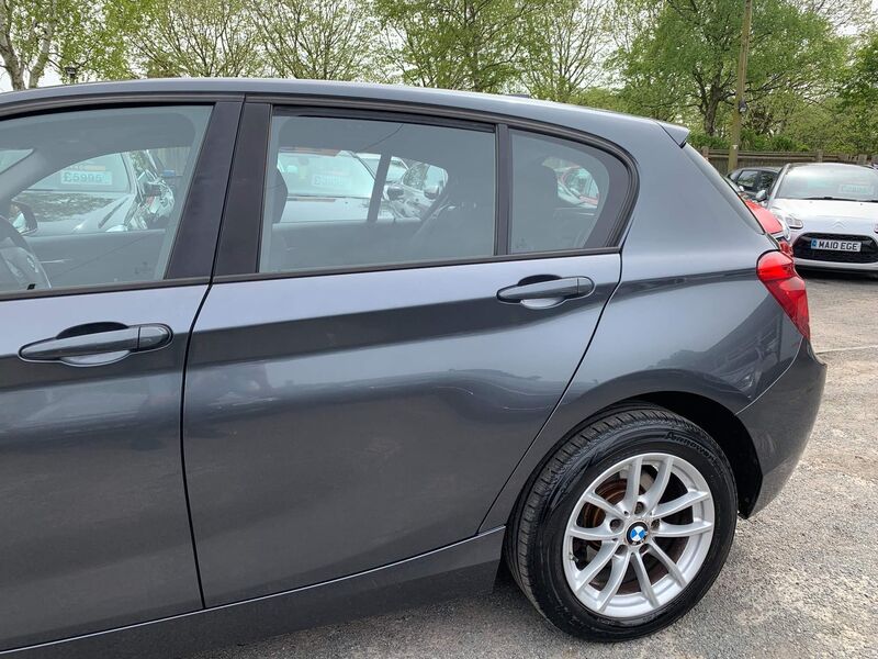 BMW 1 SERIES