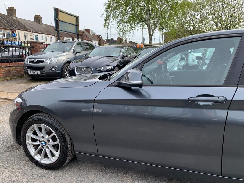 BMW 1 SERIES