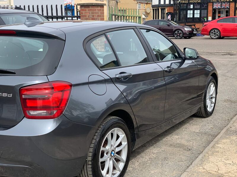 BMW 1 SERIES