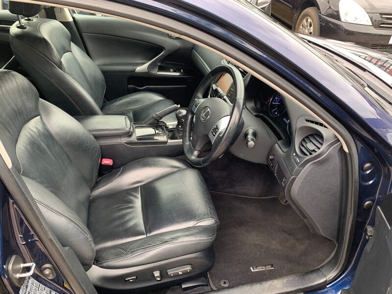 LEXUS IS