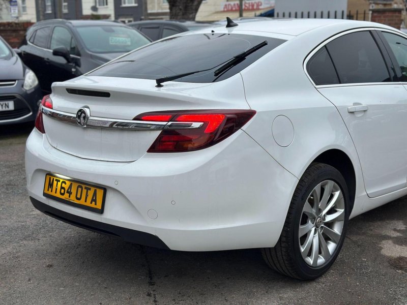 VAUXHALL INSIGNIA
