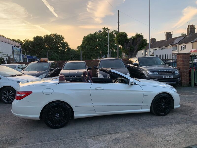 MERCEDES-BENZ E CLASS