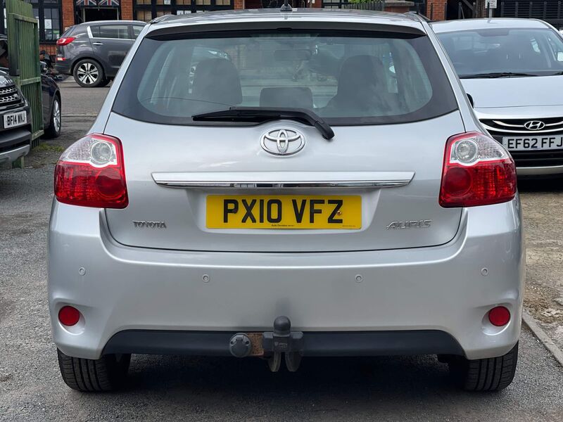 TOYOTA AURIS