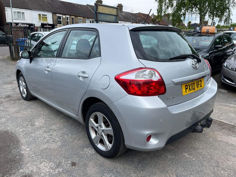TOYOTA AURIS