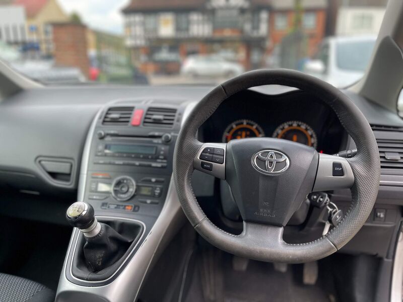 TOYOTA AURIS