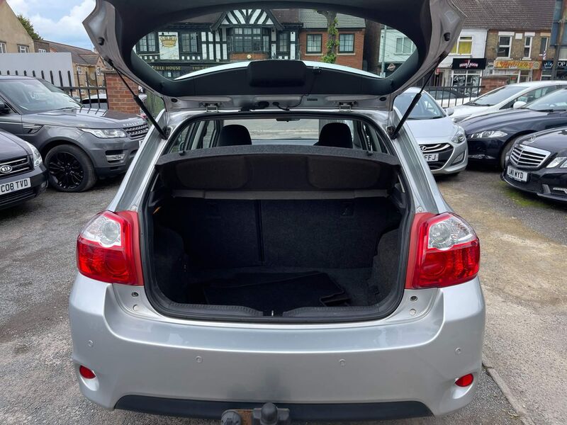 TOYOTA AURIS