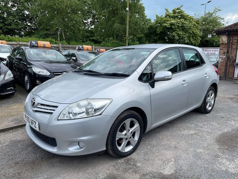 TOYOTA AURIS