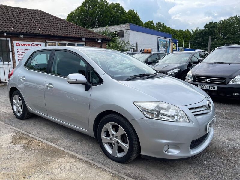 TOYOTA AURIS
