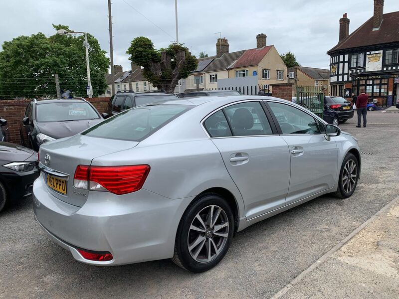 TOYOTA AVENSIS