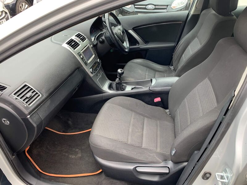TOYOTA AVENSIS