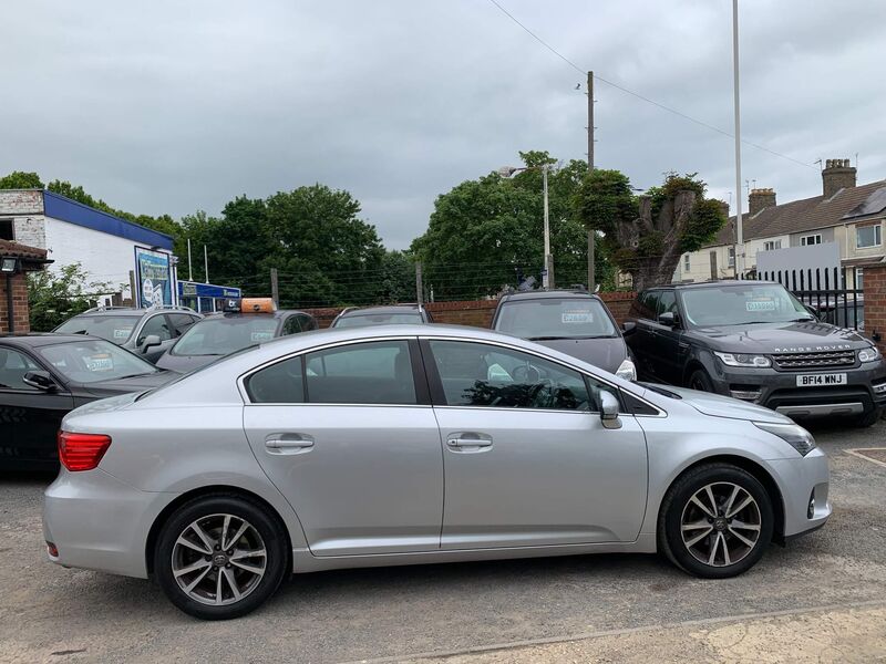 TOYOTA AVENSIS