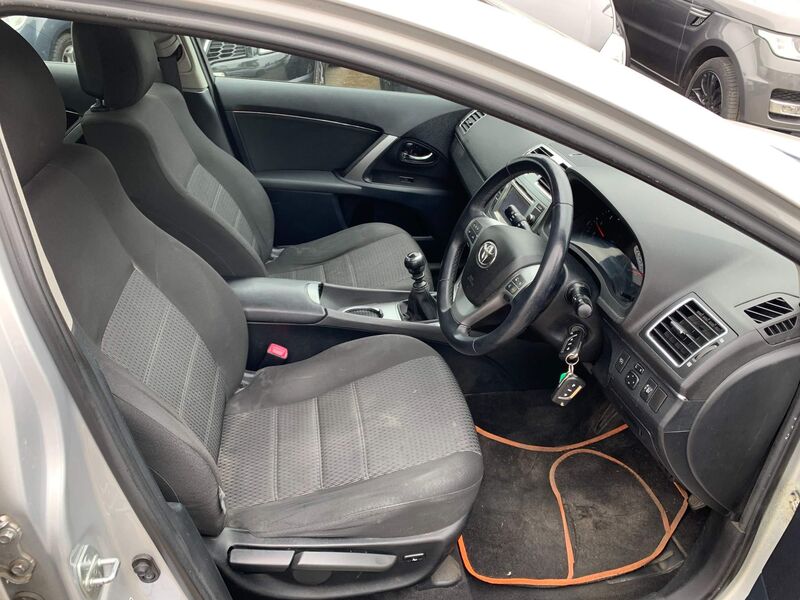 TOYOTA AVENSIS