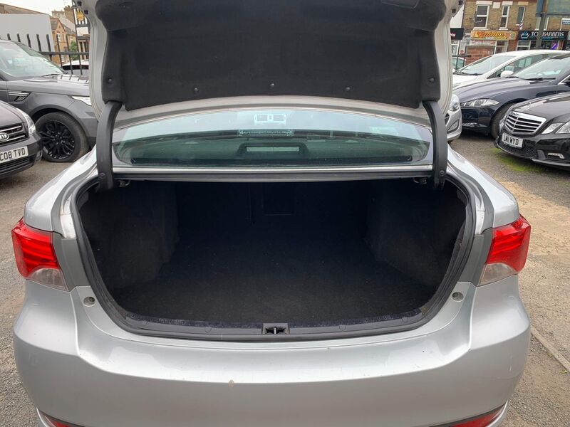 TOYOTA AVENSIS