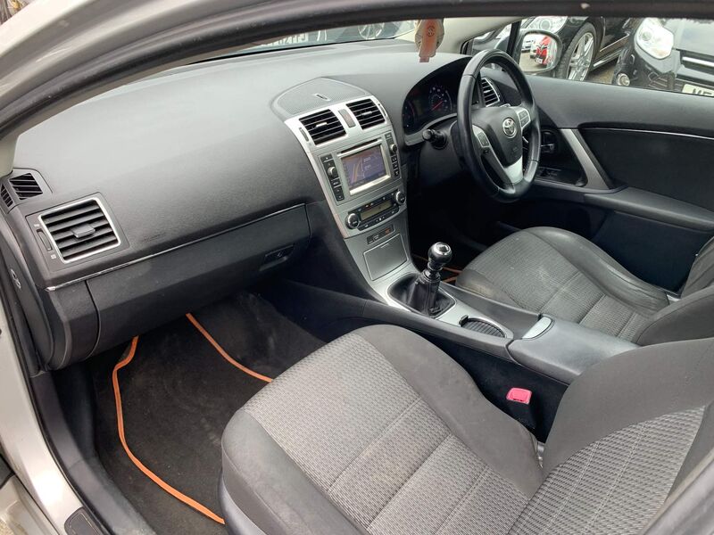 TOYOTA AVENSIS