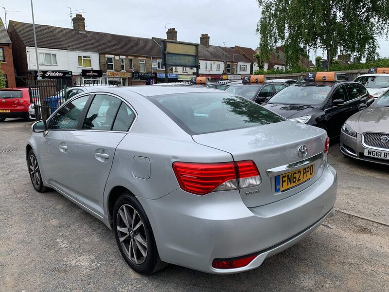 TOYOTA AVENSIS