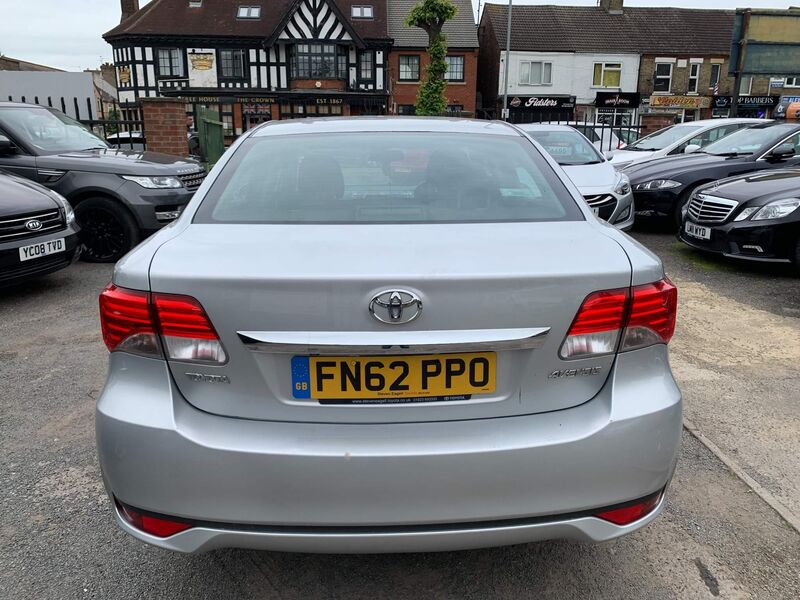 TOYOTA AVENSIS