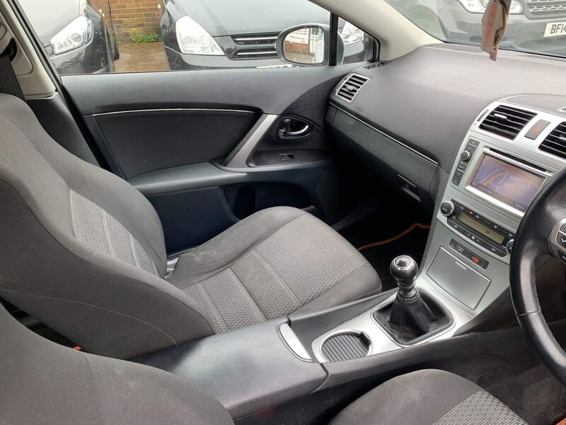 TOYOTA AVENSIS