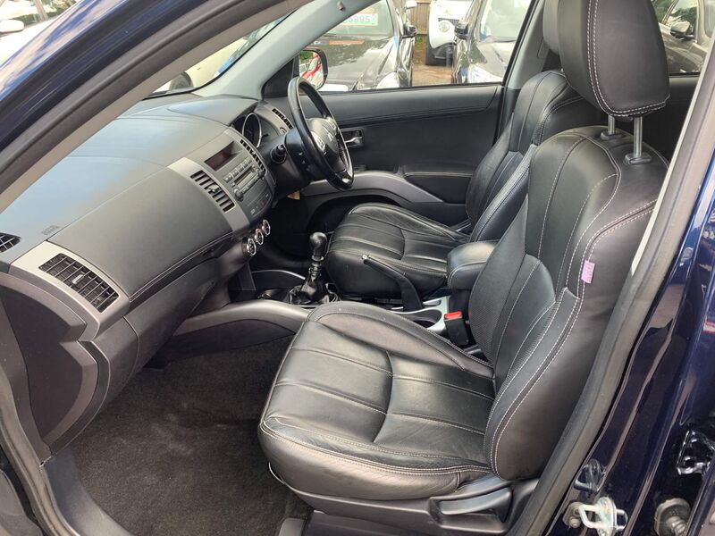 MITSUBISHI OUTLANDER