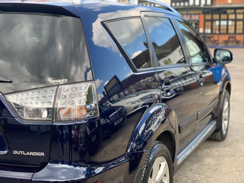 MITSUBISHI OUTLANDER