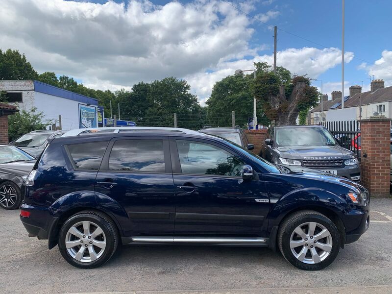 MITSUBISHI OUTLANDER