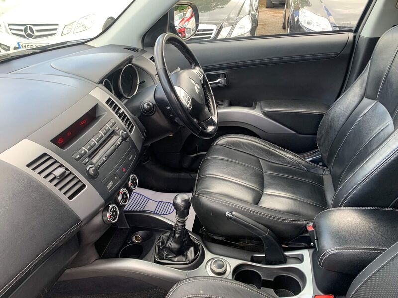 MITSUBISHI OUTLANDER