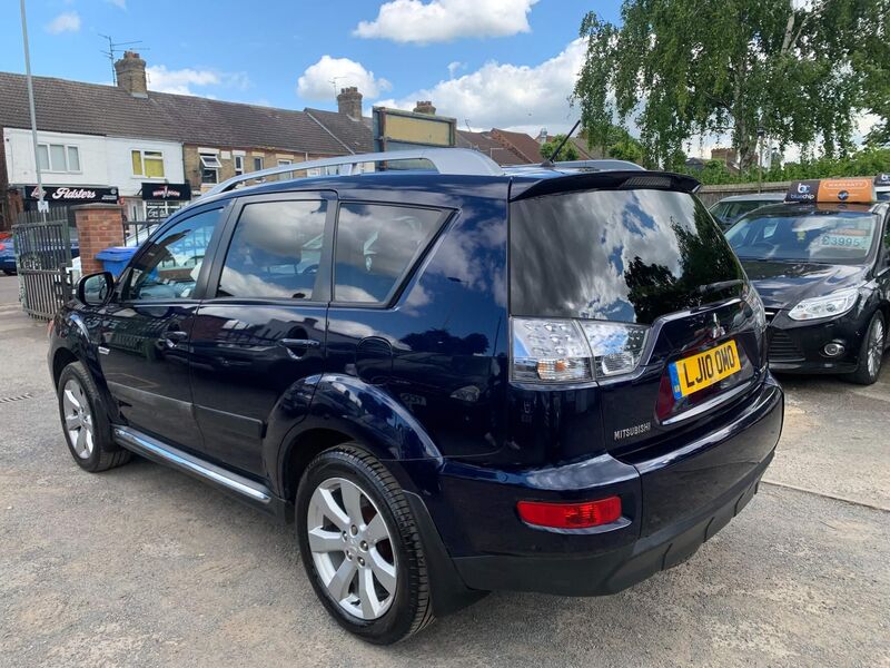 MITSUBISHI OUTLANDER