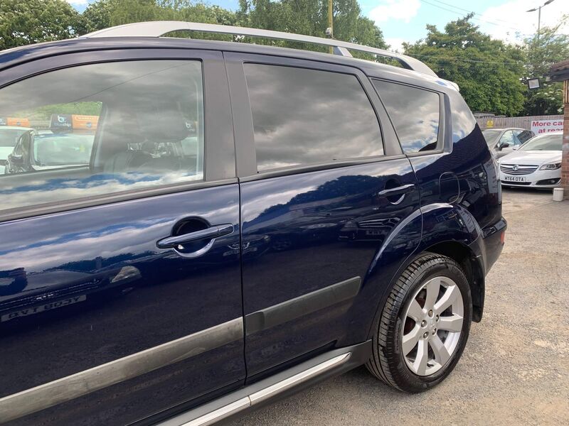 MITSUBISHI OUTLANDER