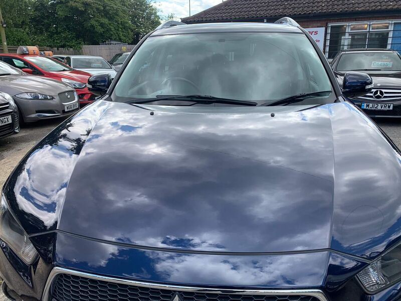 MITSUBISHI OUTLANDER