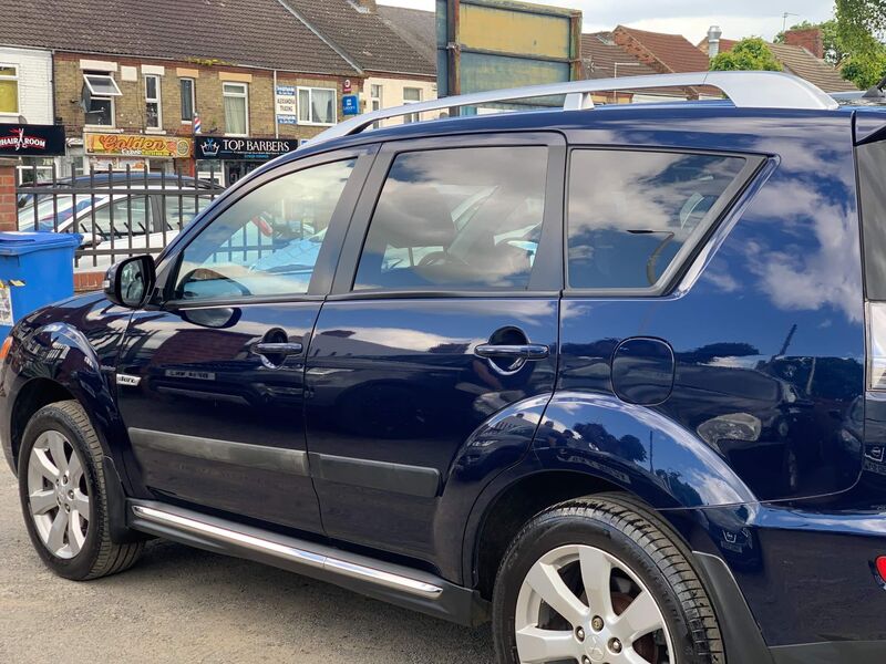 MITSUBISHI OUTLANDER