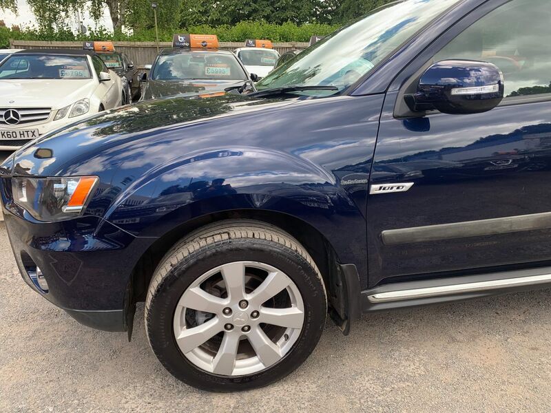 MITSUBISHI OUTLANDER
