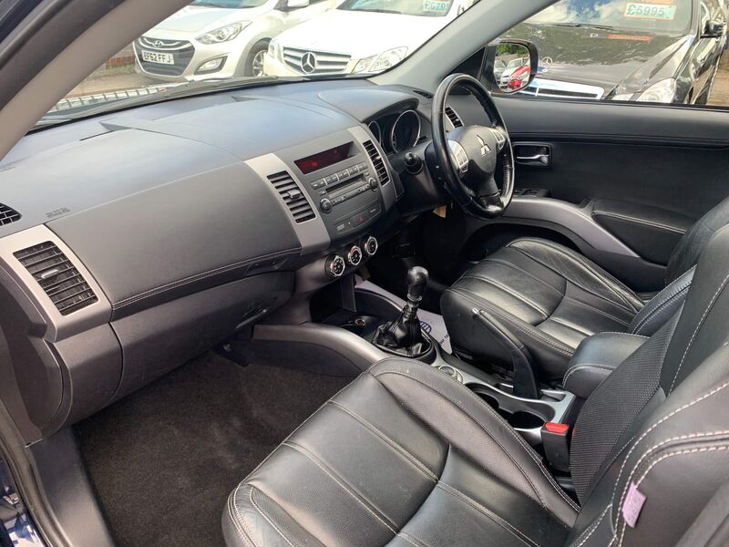 MITSUBISHI OUTLANDER