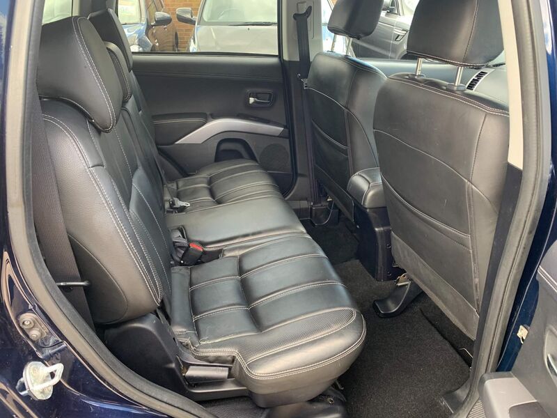 MITSUBISHI OUTLANDER
