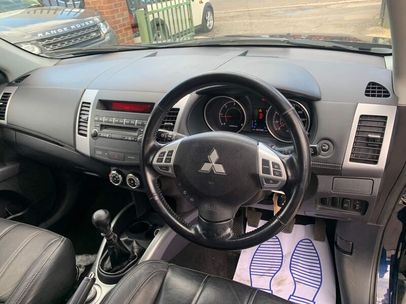MITSUBISHI OUTLANDER