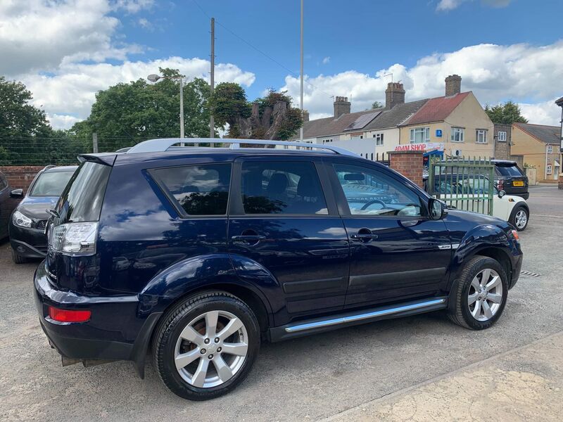 MITSUBISHI OUTLANDER