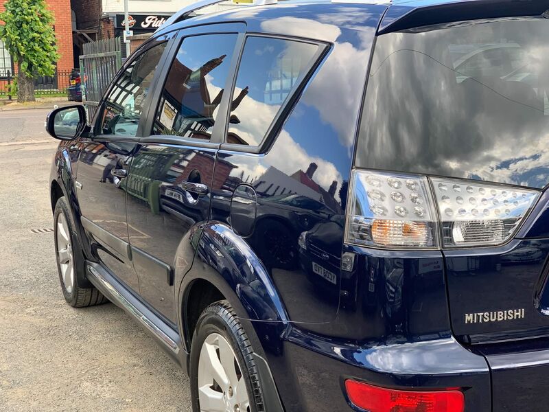 MITSUBISHI OUTLANDER