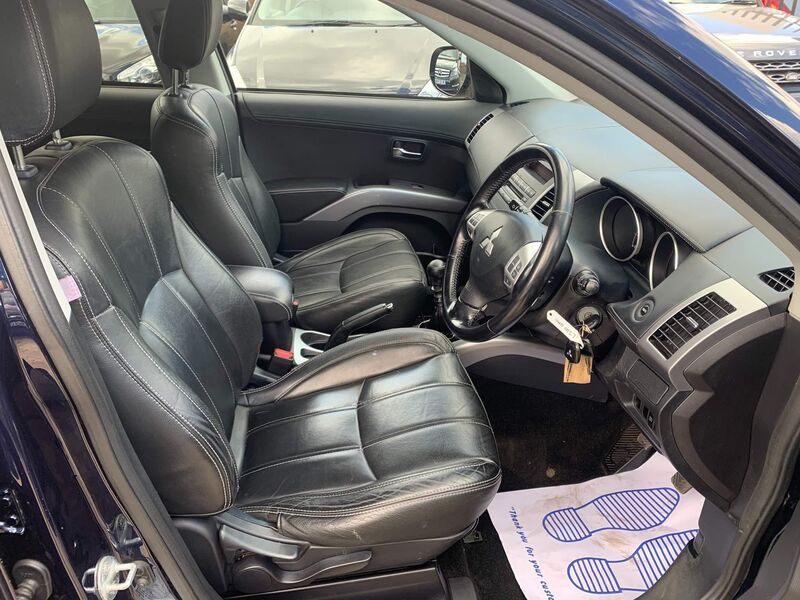 MITSUBISHI OUTLANDER