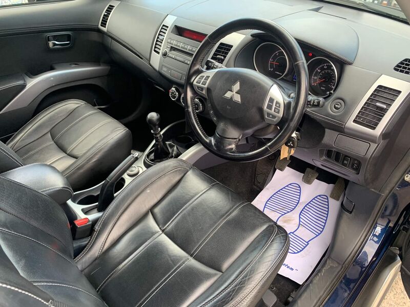 MITSUBISHI OUTLANDER