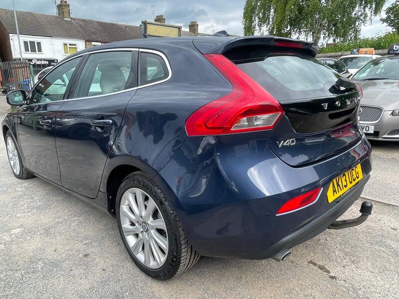 VOLVO V40