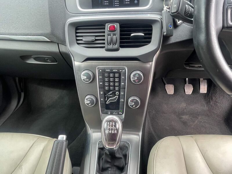 VOLVO V40
