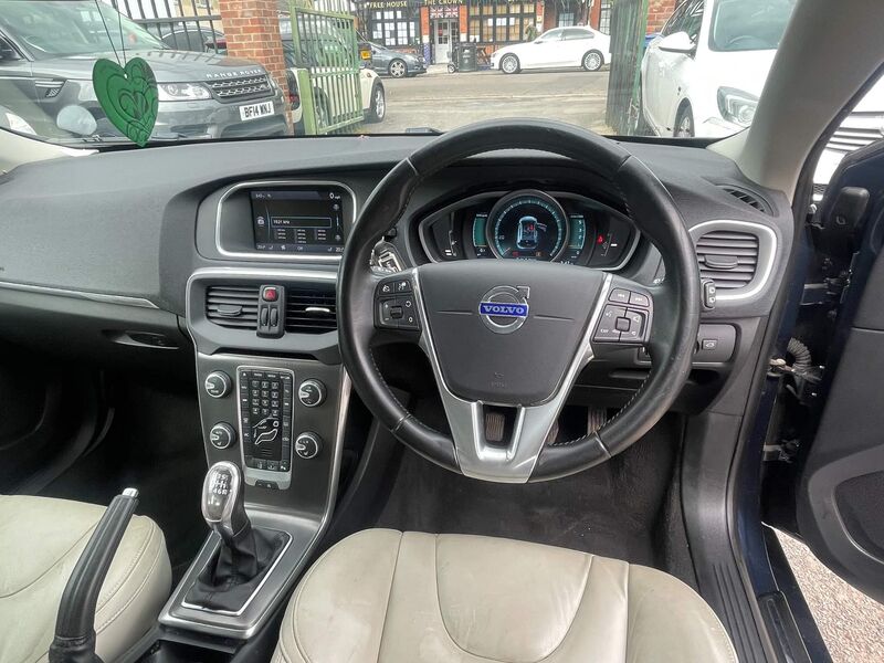 VOLVO V40