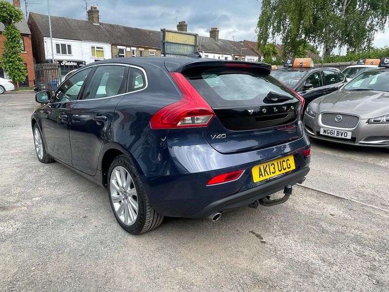 VOLVO V40